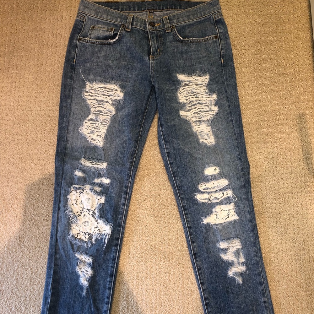 Jeans with lace pockets